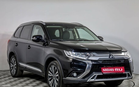 Mitsubishi Outlander III рестайлинг 3, 2019 год, 1 949 000 рублей, 3 фотография