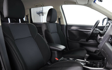 Mitsubishi Outlander III рестайлинг 3, 2019 год, 1 949 000 рублей, 19 фотография