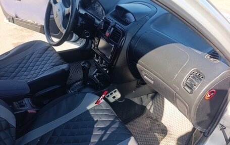 Mitsubishi Carisma I, 2001 год, 330 000 рублей, 13 фотография