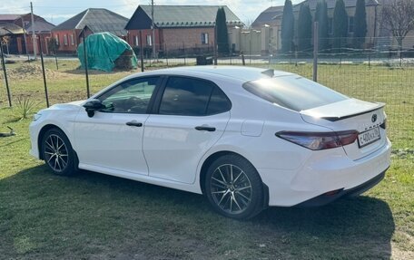 Toyota Camry, 2020 год, 2 800 000 рублей, 3 фотография