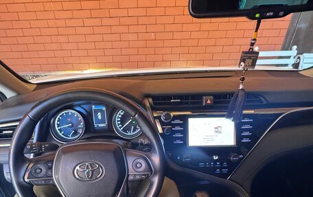 Toyota Camry, 2020 год, 2 800 000 рублей, 4 фотография