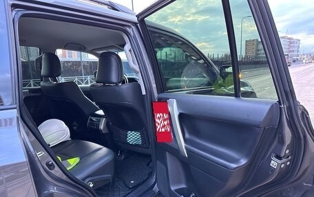 Toyota Land Cruiser Prado 150 рестайлинг 2, 2022 год, 7 000 000 рублей, 6 фотография