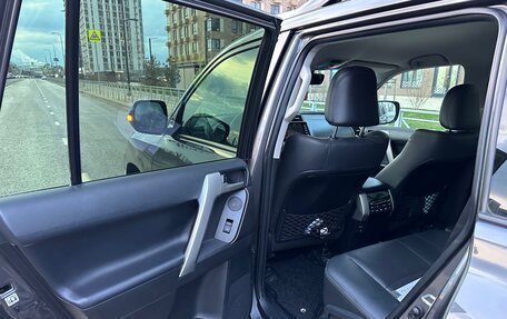 Toyota Land Cruiser Prado 150 рестайлинг 2, 2022 год, 7 000 000 рублей, 9 фотография