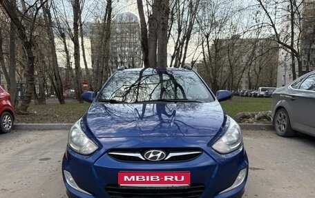 Hyundai Solaris II рестайлинг, 2013 год, 950 000 рублей, 1 фотография