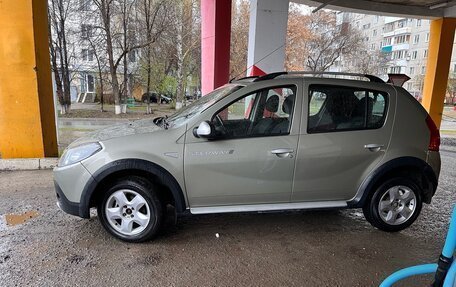 Renault Sandero I, 2013 год, 639 000 рублей, 2 фотография