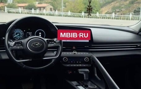 Hyundai Elantra, 2022 год, 2 050 000 рублей, 8 фотография