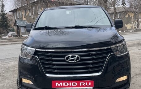 Hyundai Grand Starex Grand Starex I рестайлинг 2, 2018 год, 3 420 000 рублей, 2 фотография