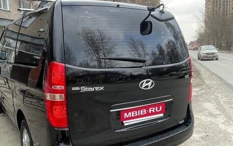 Hyundai Grand Starex Grand Starex I рестайлинг 2, 2018 год, 3 420 000 рублей, 4 фотография