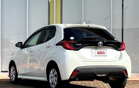Toyota Yaris, 2022 год, 1 350 007 рублей, 4 фотография