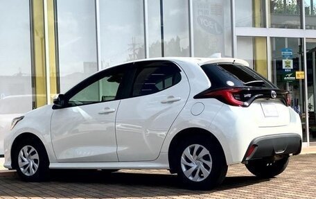 Toyota Yaris, 2022 год, 1 350 007 рублей, 6 фотография