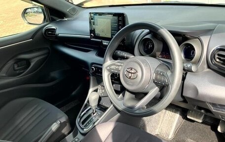 Toyota Yaris, 2022 год, 1 350 007 рублей, 12 фотография