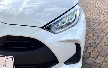 Toyota Yaris, 2022 год, 1 350 007 рублей, 9 фотография