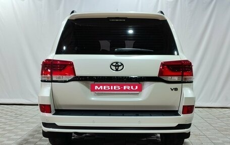 Toyota Land Cruiser 200, 2020 год, 10 000 000 рублей, 6 фотография