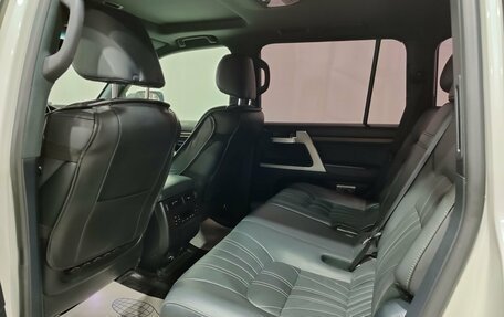 Toyota Land Cruiser 200, 2020 год, 10 000 000 рублей, 17 фотография