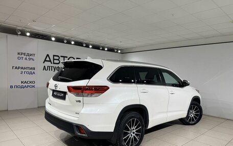 Toyota Highlander III, 2017 год, 3 499 000 рублей, 5 фотография