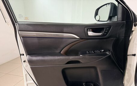 Toyota Highlander III, 2017 год, 3 499 000 рублей, 15 фотография