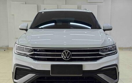 Volkswagen Tiguan II, 2023 год, 2 650 008 рублей, 2 фотография