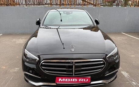 Mercedes-Benz E-Класс, 2021 год, 4 500 000 рублей, 3 фотография