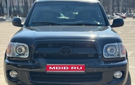 Toyota Sequoia II рестайлинг, 2004 год, 2 000 000 рублей, 3 фотография