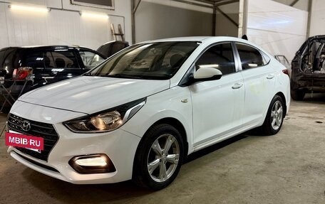 Hyundai Solaris II рестайлинг, 2018 год, 900 000 рублей, 2 фотография
