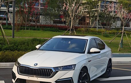 Skoda Octavia IV, 2022 год, 2 300 000 рублей, 2 фотография