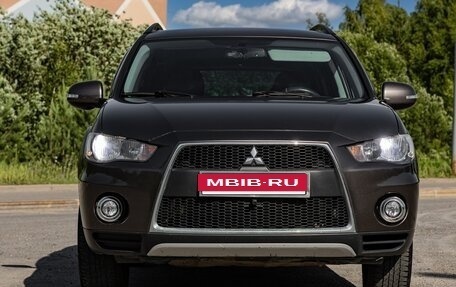 Mitsubishi Outlander III рестайлинг 3, 2012 год, 1 375 000 рублей, 2 фотография