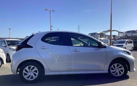 Toyota Yaris, 2024 год, 845 000 рублей, 8 фотография