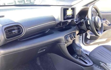 Toyota Yaris, 2024 год, 845 000 рублей, 9 фотография