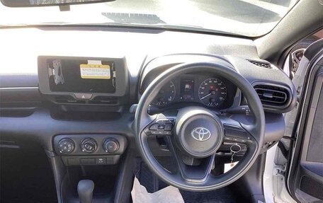 Toyota Yaris, 2024 год, 845 000 рублей, 10 фотография