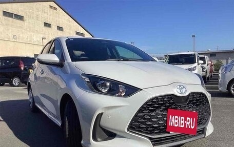 Toyota Yaris, 2024 год, 845 000 рублей, 2 фотография