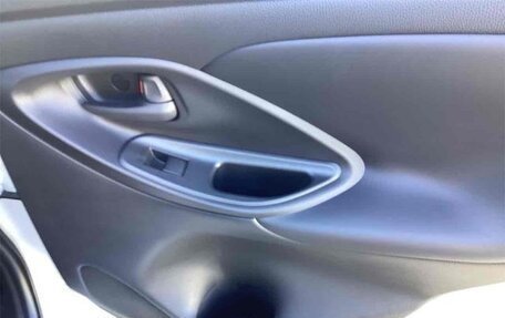 Toyota Yaris, 2024 год, 845 000 рублей, 23 фотография