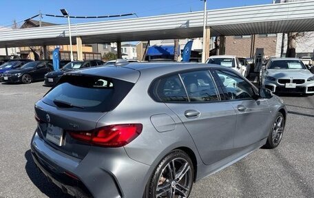 BMW 1 серия, 2022 год, 1 200 000 рублей, 3 фотография