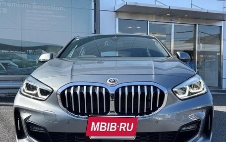 BMW 1 серия, 2022 год, 1 200 000 рублей, 2 фотография