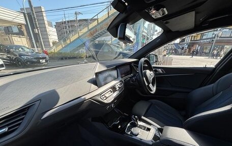 BMW 1 серия, 2022 год, 1 200 000 рублей, 12 фотография