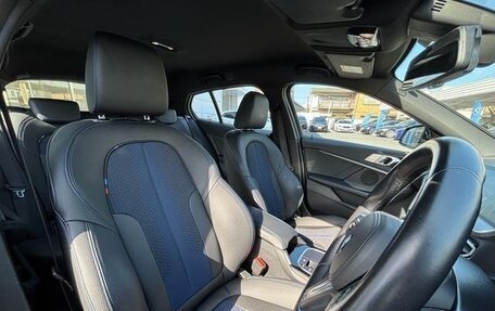 BMW 1 серия, 2022 год, 1 200 000 рублей, 11 фотография