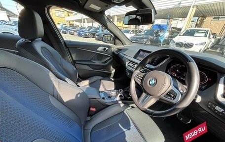 BMW 1 серия, 2022 год, 1 200 000 рублей, 10 фотография