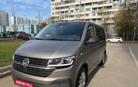 Volkswagen Multivan T6 рестайлинг, 2021 год, 5 550 000 рублей, 1 фотография