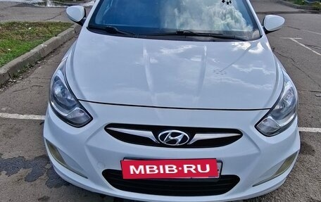 Hyundai Solaris II рестайлинг, 2012 год, 590 000 рублей, 1 фотография