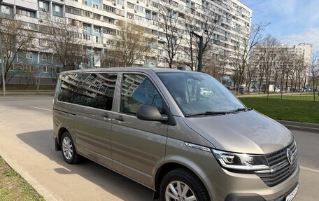 Volkswagen Multivan T6 рестайлинг, 2021 год, 5 550 000 рублей, 2 фотография