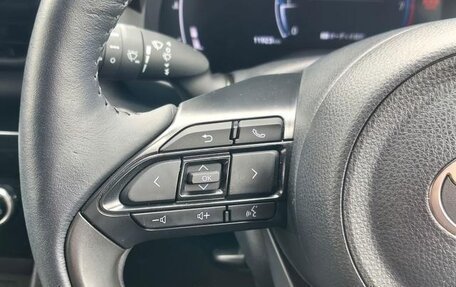 Toyota Yaris Cross, 2023 год, 1 420 000 рублей, 13 фотография