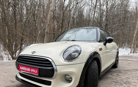 MINI Hatch, 2018 год, 1 950 000 рублей, 1 фотография