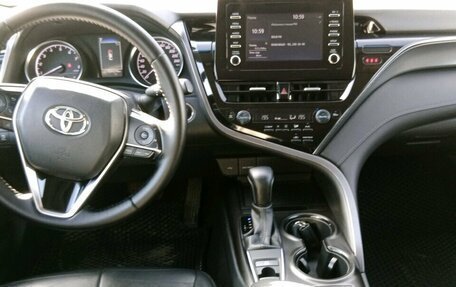 Toyota Camry, 2021 год, 2 800 000 рублей, 5 фотография