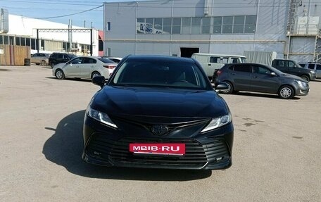 Toyota Camry, 2021 год, 2 800 000 рублей, 3 фотография