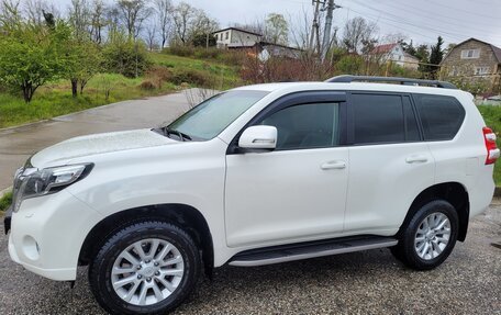 Toyota Land Cruiser Prado 150 рестайлинг 2, 2014 год, 3 200 000 рублей, 2 фотография