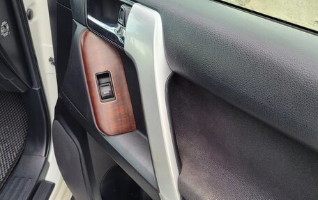 Toyota Land Cruiser Prado 150 рестайлинг 2, 2014 год, 3 200 000 рублей, 9 фотография