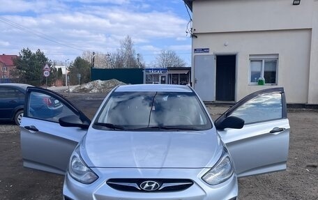 Hyundai Solaris II рестайлинг, 2013 год, 720 000 рублей, 2 фотография
