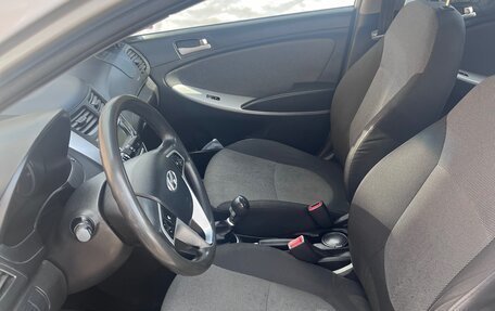 Hyundai Solaris II рестайлинг, 2013 год, 720 000 рублей, 10 фотография