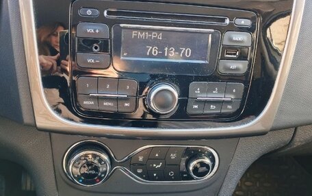 Renault Logan II, 2015 год, 685 000 рублей, 9 фотография