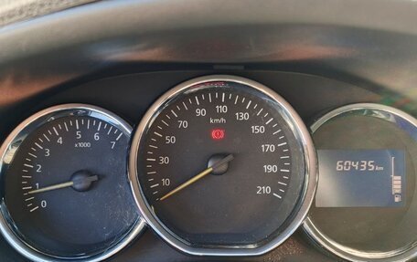 Renault Logan II, 2015 год, 685 000 рублей, 7 фотография