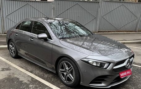 Mercedes-Benz A-Класс, 2019 год, 2 450 000 рублей, 1 фотография